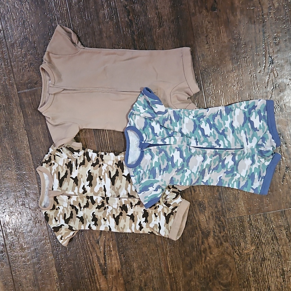 Lot of 3 hanes body suits